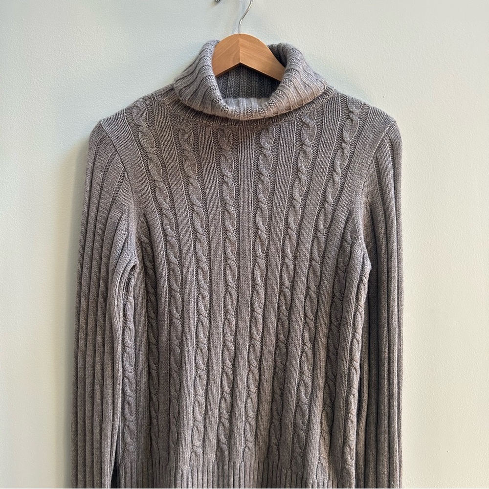 NWOT J. Crew Cambridge Grey Chunky Cable Knit Turtleneck Sweater, Size M 47934 - Picture 3 of 9